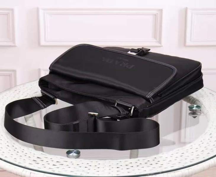 Picture of Prada Mens Bags _SKUfw167302435fw